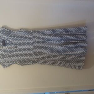 Just Taylor Women's sleeveless dress size 14 very soft lined pleat at bottom